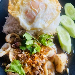 ข้าวปลาหมึกกระเทียม