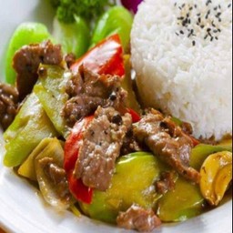 ข้าวราดผัดพริกหยวกเนื้อ