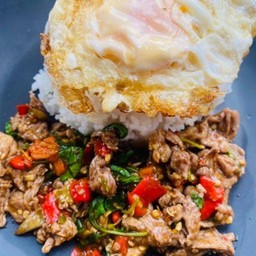 ข้าวกะเพราเนื้อ