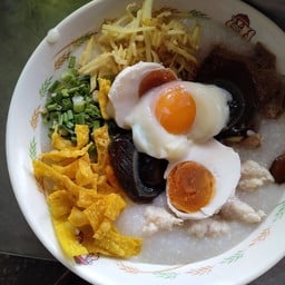 โจ๊กหมูไข่รวมมิตร