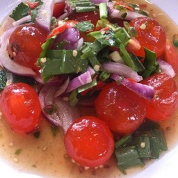 ยำไข่แดง