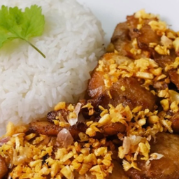 ข้าวหมูกระเทียม