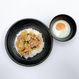 ข้าวหน้าหมูผัดซอสญี่ปุ่น (Buta Don)