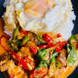 ข้าวพริกแกงหมูกรอบ