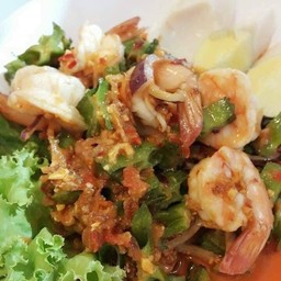 ยำถั่วพูไข่ต้มกุ้งสด