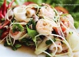 ยำต้นอ่อนทานตะวันรวมมิตรทะเล