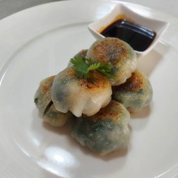 อนุชา ติ่มซำ