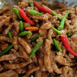 หมูผัดกะปิ