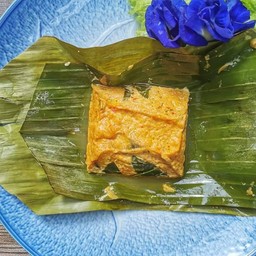ห่อหมกปลาน้ำดอกไม้รองด้วยใบเหลียง(5ห่อ)