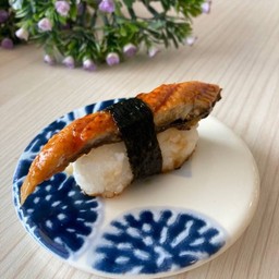 ซูชิปลาไหลญี่ปุ่นย่าง