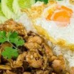 ข้าวไก่กระเทียม+ไข่ดาว