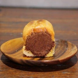 ขนมปังไส้ทะลัก นมข้น+โอวัลติน