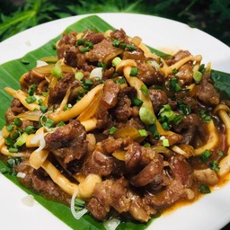 ผัดน้ำมันหอยใส่เห็ดชิเมจิ