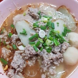 ก๋วยเตี๋ยวน้ำใสไก่สับ+ลูกชิ้น