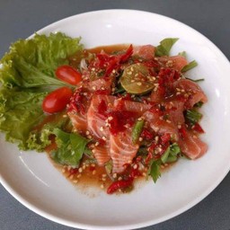 ยำแซลมอน