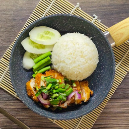 ข้าวยำไก่แซ่บ