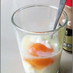 ไข่ลวก 1 ใบ (แม๊กกี่+พริกไทย)