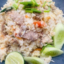 ข้าวผัดเนื้อ