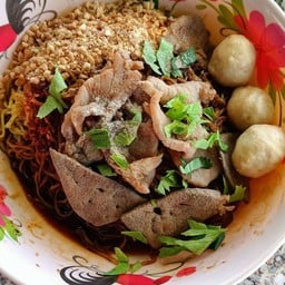 รางเหล็ก ก๋วยเตี๋ยวน้ำตกรสเด็ด สาขา1