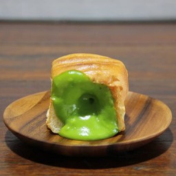 ขนมปังไส้ทะลัก สังขยาใบเตย