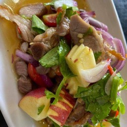 ยำหมูย่างแอ๊ปเปิ้ล