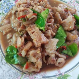 หมู 3 ชั้นผัดกะปิ