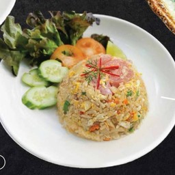 ข้าวผัดไส้กรอก