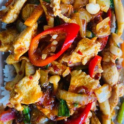 ข้าวพริกเผาหมูชิ้น