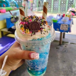 น้ำแข็งใสเขยสวีเดน&ลูกชิ้นทอดน้ำจิ้มรสเด็ด