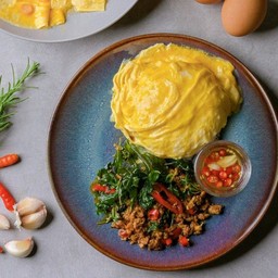 ข้าวไข่ข้น กระเพรา หมูสับ