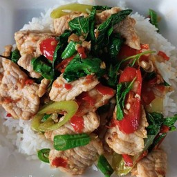 ข้าวกระเพราหมูชิ้น