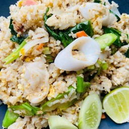 ข้าวผัดปลาหมึก