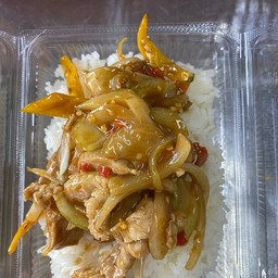 ข้าวราดหมูผัดพริกอ่อน