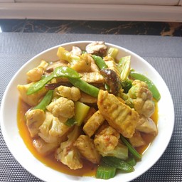 ผัดดอกกะหล่ำเต้าหู้พริกสด