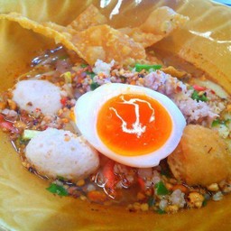 ก๋วยเตี๋ยวต้มยำมะนาวไข่ยางมะตูม