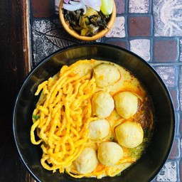 ข้าวซอยลูกชิ้น