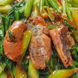 คะน้าปลากระป๋อง