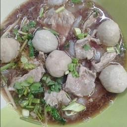 เกาเหลาลูกชิ้นเนื้อ (โกเด้ง) น้ำตถ