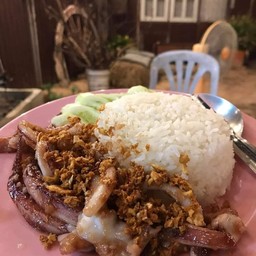 ข้าวสวยร้อนๆปลาหมึกทอดกระเทียม