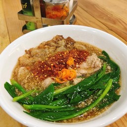 ราดหน้าเส้นใหญ่ทอดกรอบ