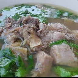 ผัดกระเพรา By.เชพโบว์ สาขา 2 ม.แสงระวี ( หนามแดง )