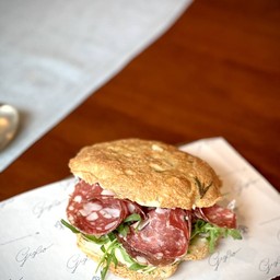 Salami Toscano, Rucola e Crema di Pecorino