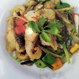 ปลากะพงผัดขึ้นฉ่าย