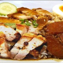 ข้าวหมูกรอบ