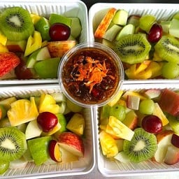 ผลไม้รวม  ราดน้ำปลาหวานรสแซ่บ