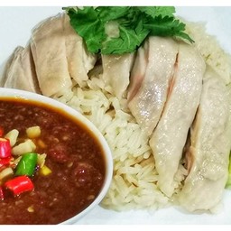 ข้าวมันไก่ต้ม สูตรข้าวหอมเก่า น้ำจิ้มรสเด็ด