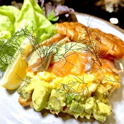 Croffle Scramble Egg Avocado Salmon Gravlax