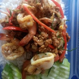 ข้าวคั่วกลิ้งรวมหมูหมึกกุ้ง
