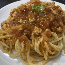 สปาเก็ตตี้ไก่สับซอสแดง