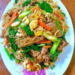 เส้นหมี่ผัดซีอิ้วหมู